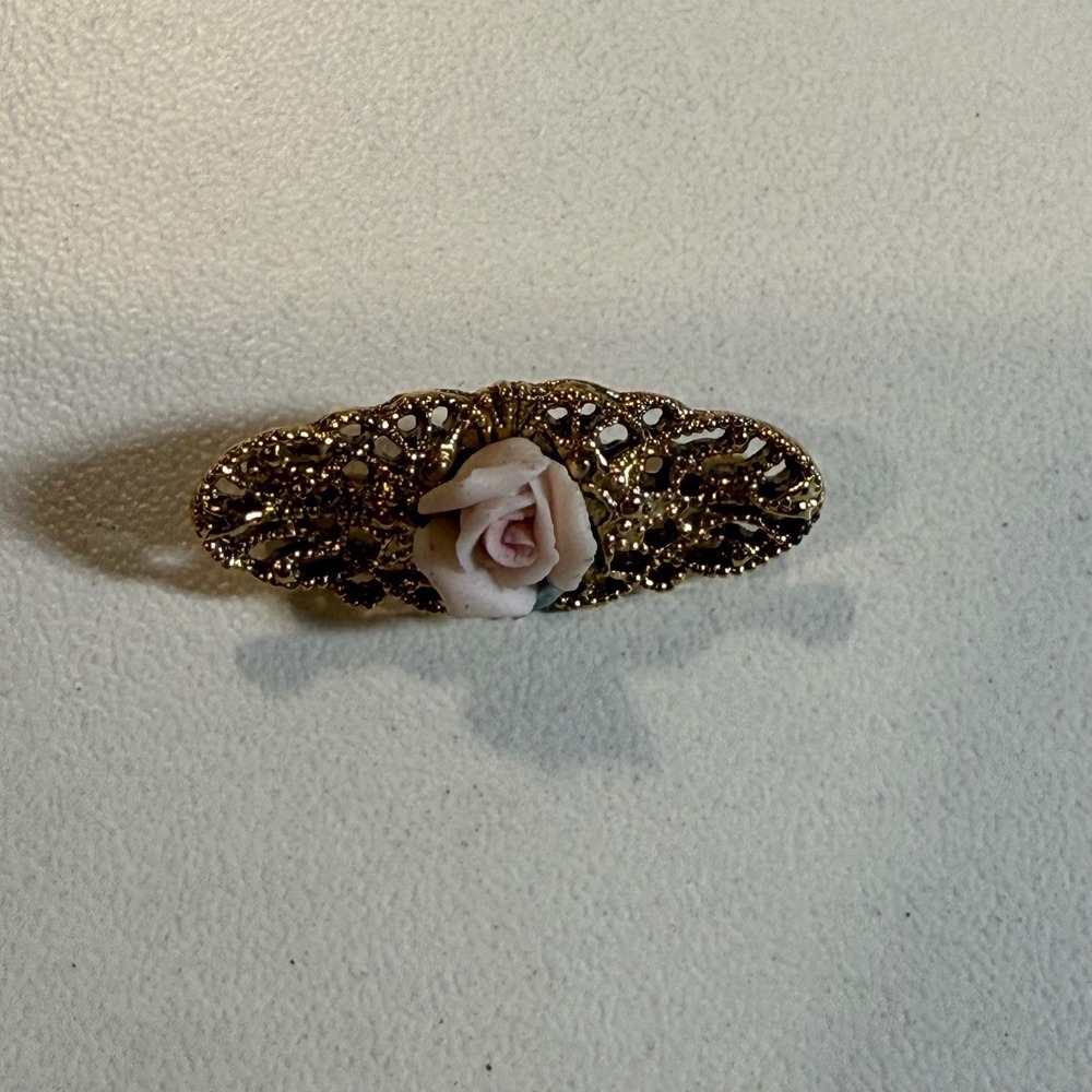 Vintage Gold Tone‎ Filigree Brooch with Porcelain Pink Rose Flower Pin